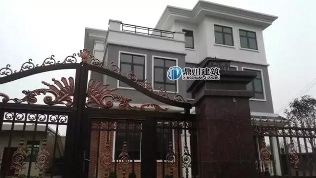 26萬(wàn)以?xún)?nèi)三層別墅設(shè)計(jì)圖，帶車(chē)庫(kù)和開(kāi)放式廚房設(shè)計(jì)，實(shí)拍效果沉穩(wěn)大氣。