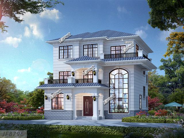 三層新中式別墅，蓋在山腳下，與農(nóng)村的自然古樸相融，村里人都來串門。