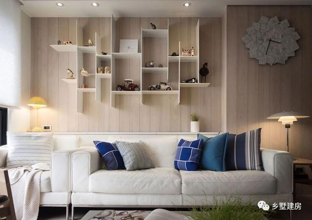 造價(jià)經(jīng)濟(jì)，施工簡(jiǎn)單的二層小別墅戶型，屋頂錯(cuò)落有致，十分有韻味，實(shí)在是農(nóng)村建房上上之選！