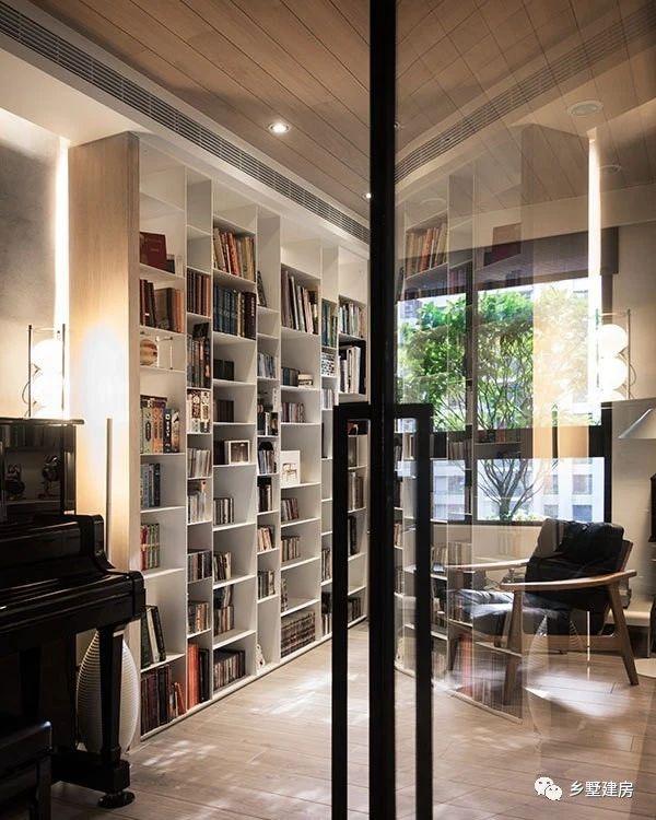 造價(jià)經(jīng)濟(jì)，施工簡(jiǎn)單的二層小別墅戶型，屋頂錯(cuò)落有致，十分有韻味，實(shí)在是農(nóng)村建房上上之選！