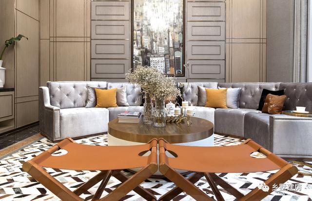 帶半地下室的三層豪華別墅，帶音樂室+健身房+酒窖，很多路人經(jīng)過也都會(huì)停下駐足觀賞，