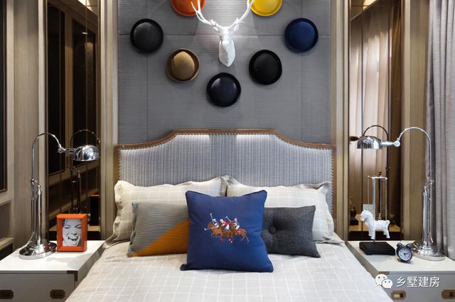 帶半地下室的三層豪華別墅，帶音樂室+健身房+酒窖，很多路人經(jīng)過也都會(huì)停下駐足觀賞，