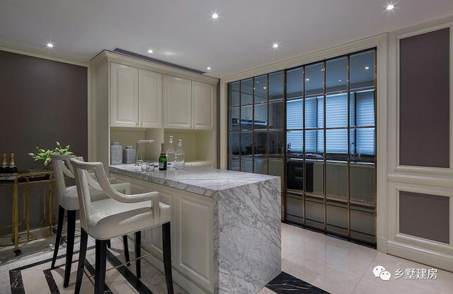 鄉(xiāng)村歐式三層別墅設(shè)計(jì)圖，造型立體，配色柔和又喜慶，且內(nèi)外兼修！