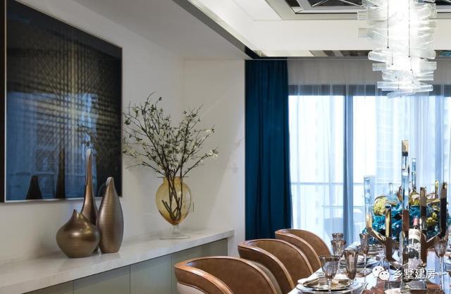 這棟簡(jiǎn)歐風(fēng)二層小別墅設(shè)計(jì)圖，別墅外立面色調(diào)純潔、簡(jiǎn)約，造價(jià)只要24萬