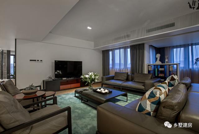 現(xiàn)代風(fēng)三層農(nóng)村別墅設(shè)計(jì)圖，簡(jiǎn)約大氣，有強(qiáng)烈的時(shí)尚感