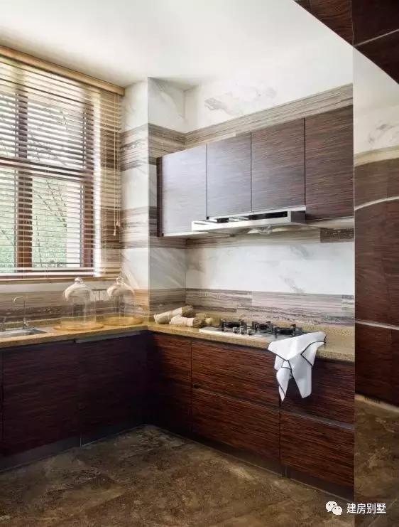 造價33萬左右寬7×18米農(nóng)村別墅設(shè)計(jì)圖，外觀是平屋頂戶型