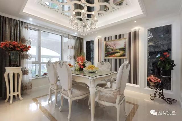 開間17.3×11.3米農(nóng)村別墅設(shè)計(jì)圖，室外設(shè)有大露臺和較小的觀景式?jīng)鐾?，涼亭處也可滿足下雨天的晾曬需要。