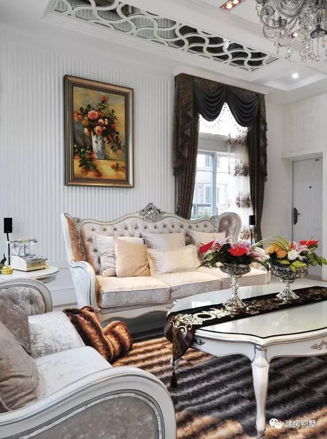 開間17.3×11.3米農(nóng)村別墅設(shè)計(jì)圖，室外設(shè)有大露臺和較小的觀景式?jīng)鐾?，涼亭處也可滿足下雨天的晾曬需要。