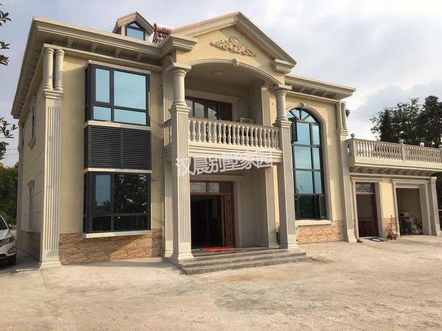 這棟實力派的農(nóng)村二層別墅占地206平，絕對會閃耀全村