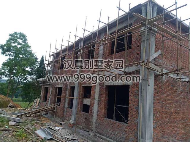 這棟實力派的農(nóng)村二層別墅占地206平，絕對會閃耀全村