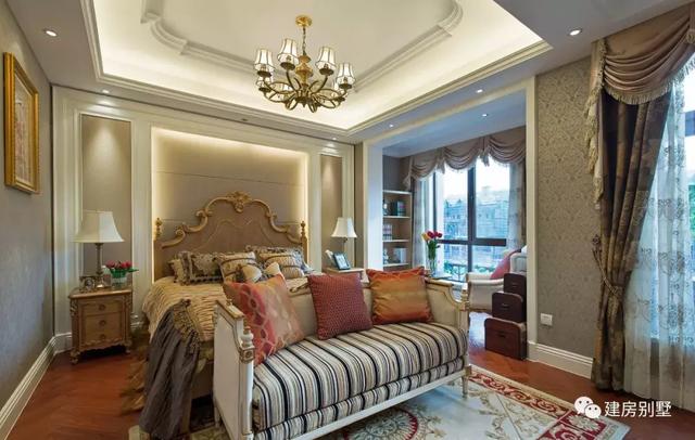 四開間設(shè)計(jì)的三層雙拼別墅設(shè)計(jì)圖，兩戶家庭都有各自的獨(dú)立生活區(qū)域，又能保持一定的聯(lián)系性