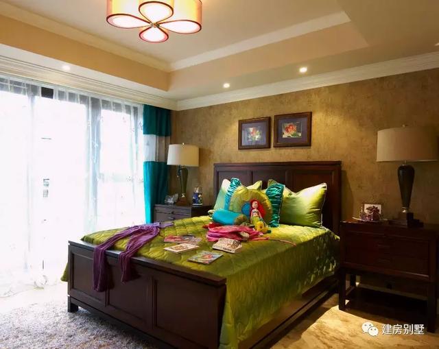 農(nóng)村簡歐式風格別墅設(shè)計圖，客廳挑空，施工難度不大、造價不算太高