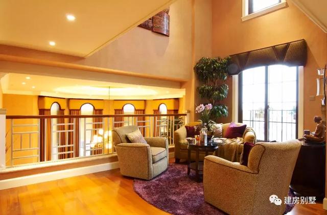 農(nóng)村簡歐式風格別墅設(shè)計圖，客廳挑空，施工難度不大、造價不算太高