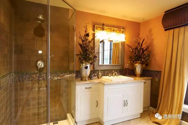 農(nóng)村簡歐式風格別墅設(shè)計圖，客廳挑空，施工難度不大、造價不算太高