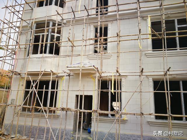 湖南兩兄弟合建3層歐式別墅設(shè)計(jì)圖，建了漂亮的別墅，惹全村人羨慕