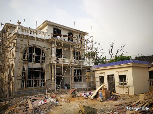 湖南兩兄弟合建3層歐式別墅設(shè)計(jì)圖，建了漂亮的別墅，惹全村人羨慕