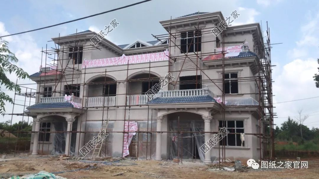 倆兄弟自建雙拼豪宅，大氣高端，主體只用50萬(wàn)左右！【建房實(shí)拍】