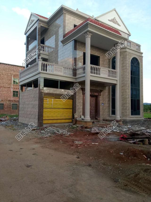 圖紙之家建房案例：歐式三層旋轉(zhuǎn)樓梯別墅，這套圖紙經(jīng)典到哪里都能看到