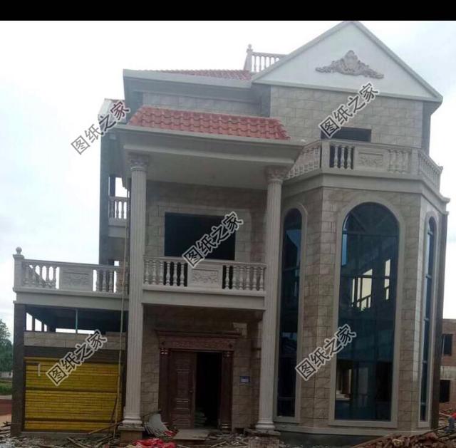 圖紙之家建房案例：歐式三層旋轉(zhuǎn)樓梯別墅，這套圖紙經(jīng)典到哪里都能看到