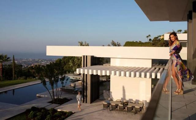 全球頂級(jí)別墅，售價(jià)2.5億，從沒(méi)見(jiàn)過(guò)這么驚艷的泳池