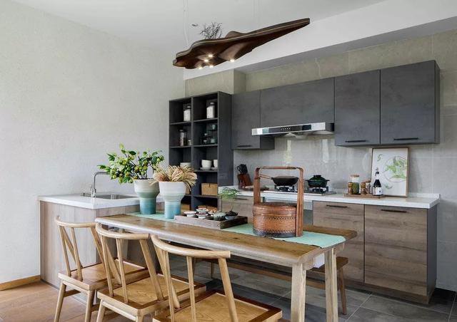 最美庭院別墅實拍，一進庭院就被驚艷到了，這才叫別墅