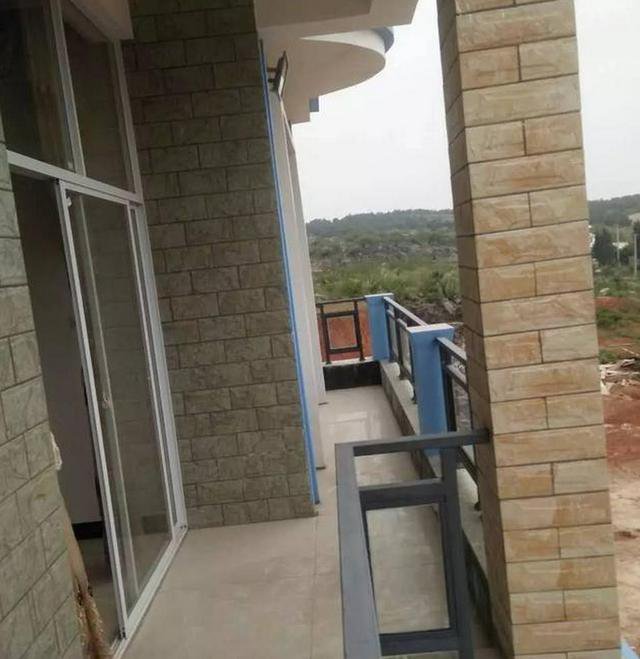 農(nóng)村三層平屋頂樓房建造實(shí)拍，完工圖真漂亮，總共花了59萬