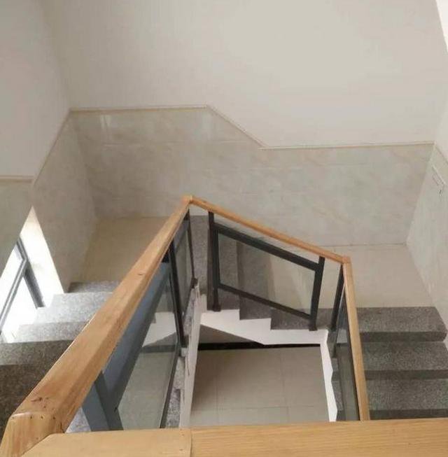 農(nóng)村三層平屋頂樓房建造實(shí)拍，完工圖真漂亮，總共花了59萬