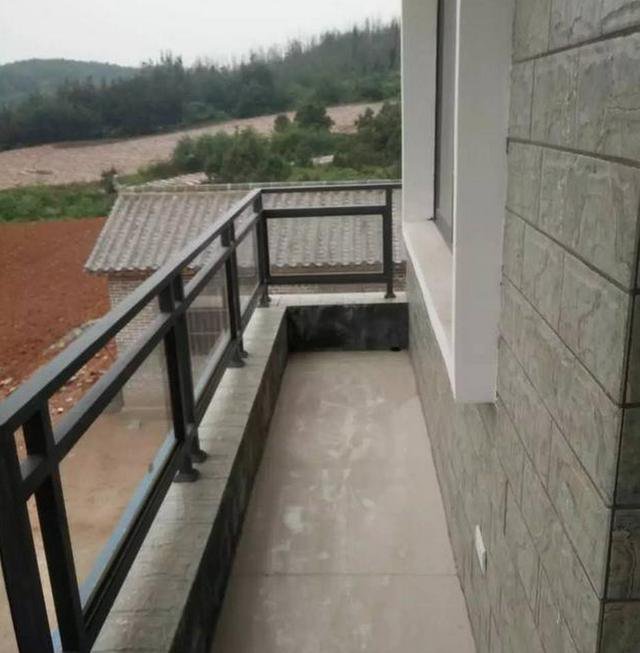 農(nóng)村三層平屋頂樓房建造實(shí)拍，完工圖真漂亮，總共花了59萬