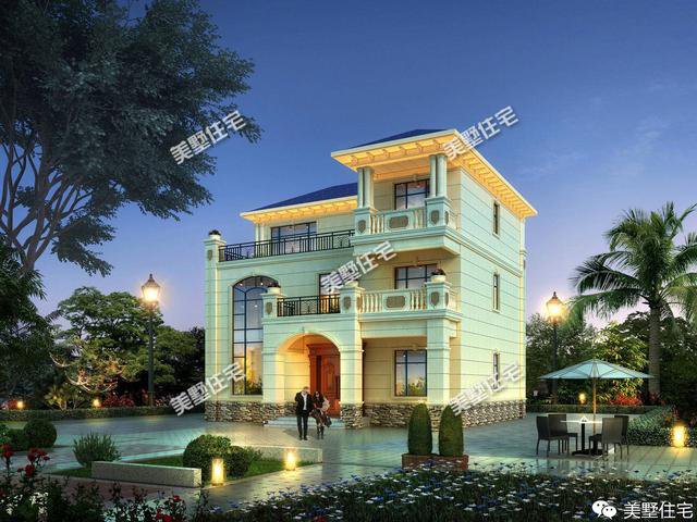 13.2×12.1米三層簡歐別墅方案平面圖，戶型端正