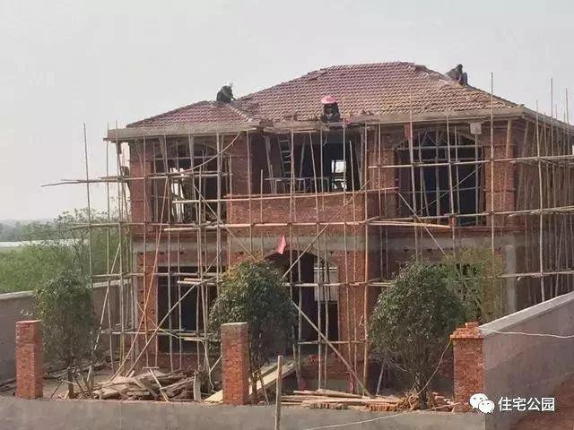 農(nóng)村自建房屋頂這樣做，不做防水也不漏