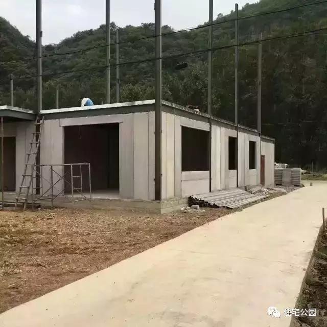 農(nóng)民自建房鋼結(jié)構(gòu)別墅，每平米造價僅1500，還做什么磚混框架！