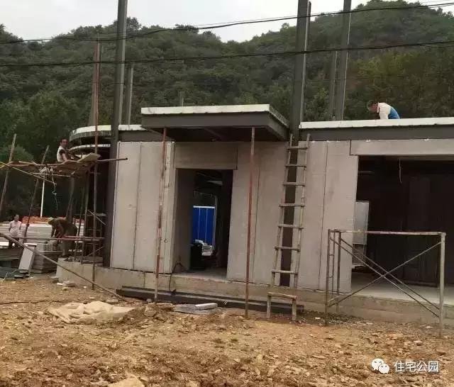 農(nóng)民自建房鋼結(jié)構(gòu)別墅，每平米造價僅1500，還做什么磚混框架！