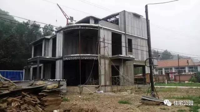 農(nóng)民自建房鋼結(jié)構(gòu)別墅，每平米造價僅1500，還做什么磚混框架！