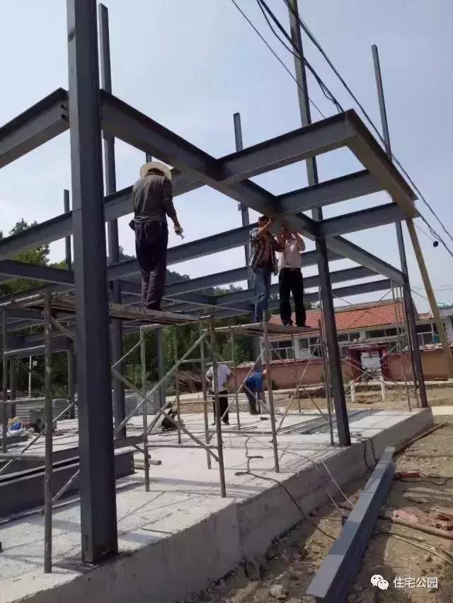 農(nóng)民自建房鋼結(jié)構(gòu)別墅，每平米造價僅1500，還做什么磚混框架！