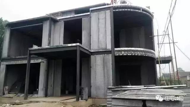 農(nóng)民自建房鋼結(jié)構(gòu)別墅，每平米造價僅1500，還做什么磚混框架！