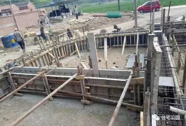 農(nóng)民自建房鋼結(jié)構(gòu)別墅，每平米造價僅1500，還做什么磚混框架！