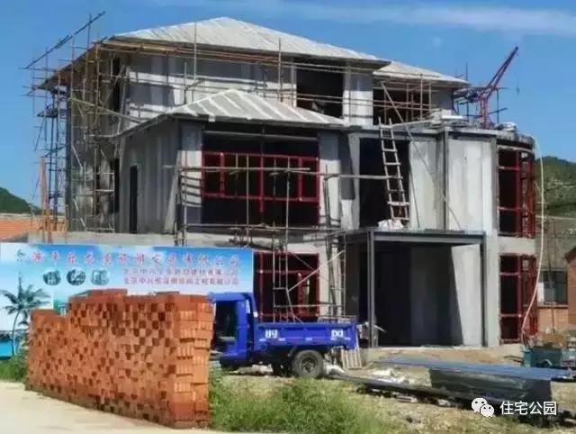 農(nóng)民自建房鋼結(jié)構(gòu)別墅，每平米造價僅1500，還做什么磚混框架！