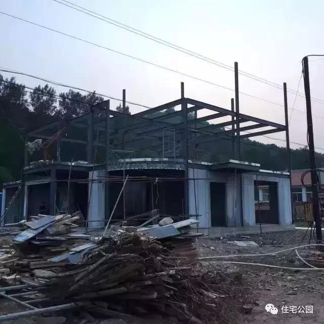 農(nóng)民自建房鋼結(jié)構(gòu)別墅，每平米造價僅1500，還做什么磚混框架！