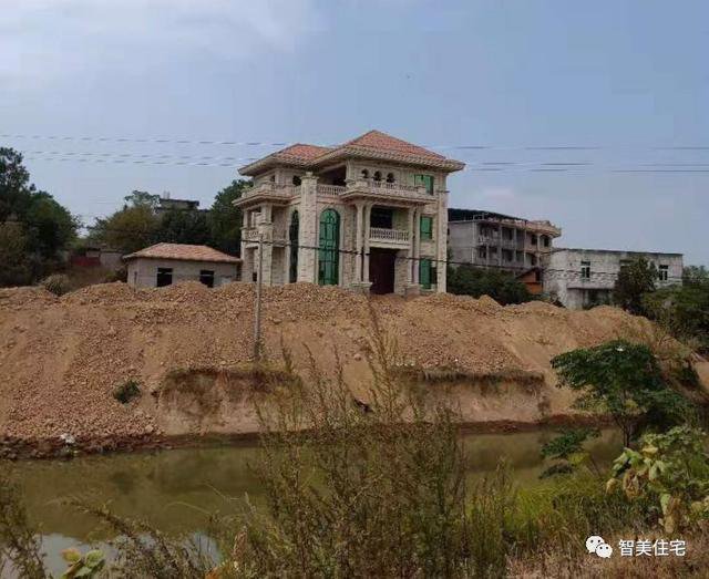 驚艷的歐式三層豪宅設(shè)計(jì)戶型方案圖，主體+外裝70萬