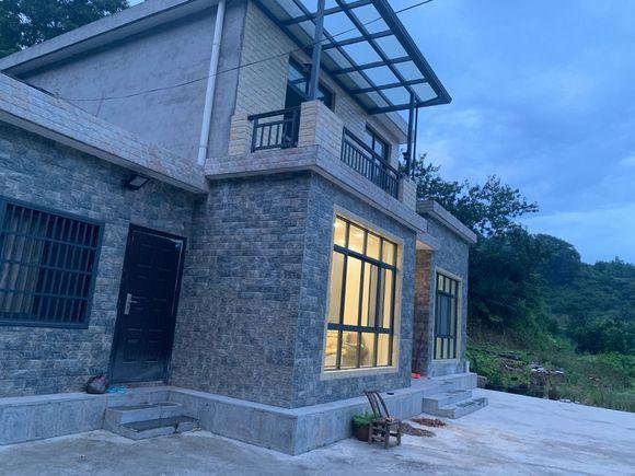 80萬回老家建兩層小別墅含內(nèi)部裝修，鄰居看完都說很實(shí)用