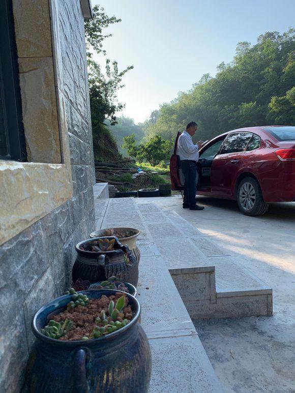 80萬回老家建兩層小別墅含內(nèi)部裝修，鄰居看完都說很實(shí)用