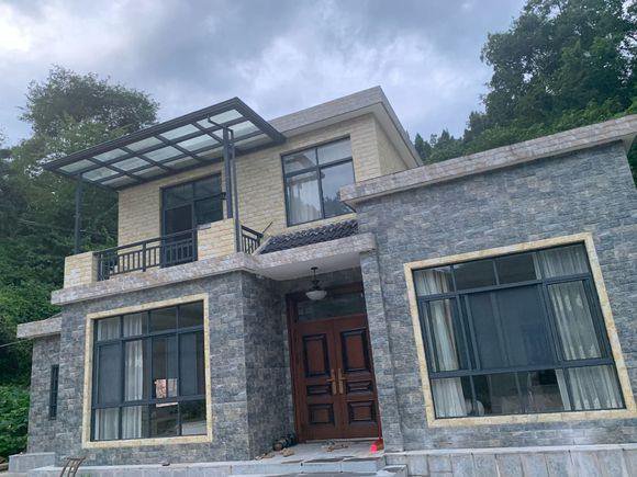 80萬回老家建兩層小別墅含內(nèi)部裝修，鄰居看完都說很實(shí)用